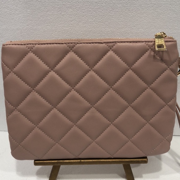 Steve Madden Blush Diamond Quilted Wristlet - Picture 5 of 9